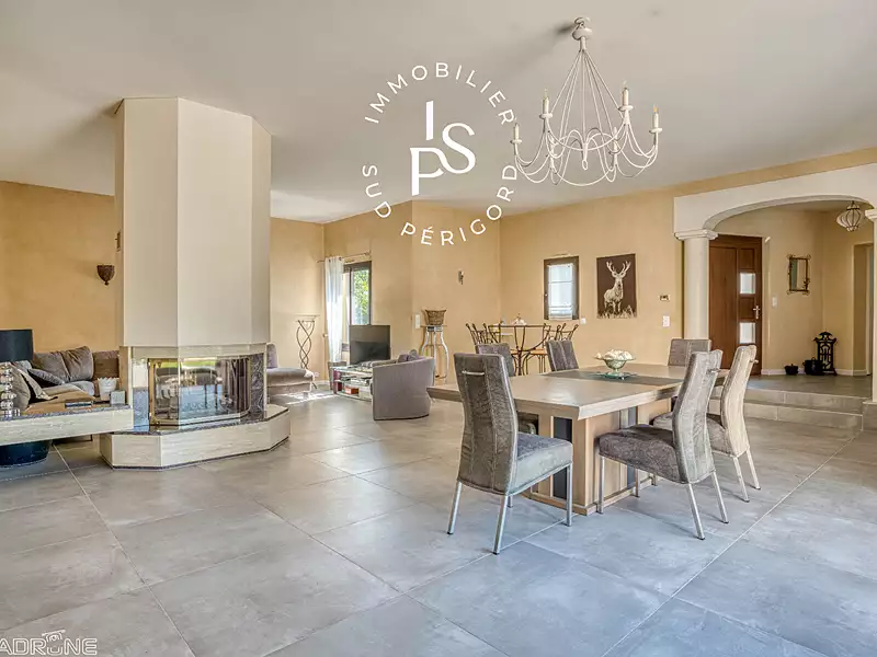 Maison, 242 m²