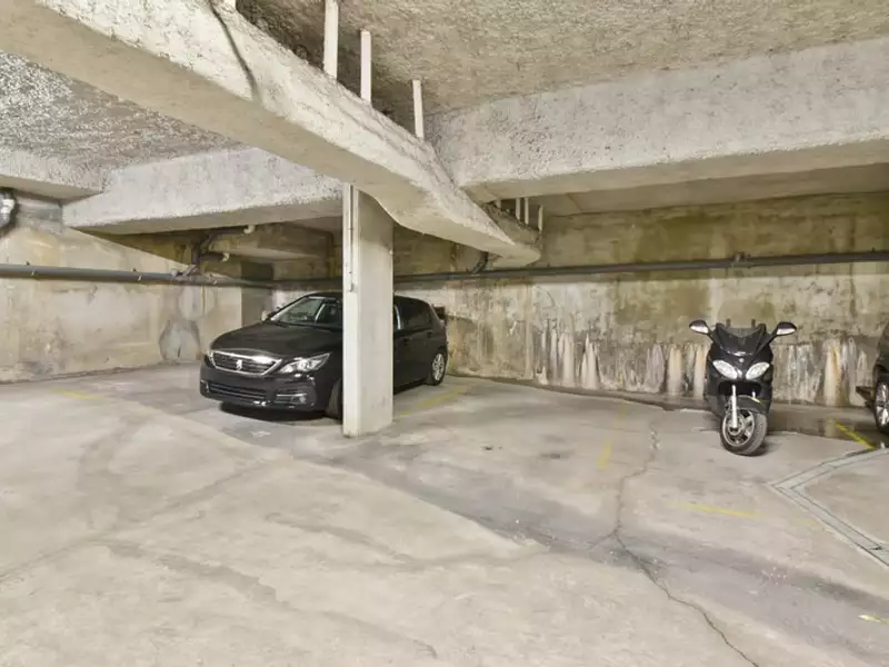 Parking, 11 m²