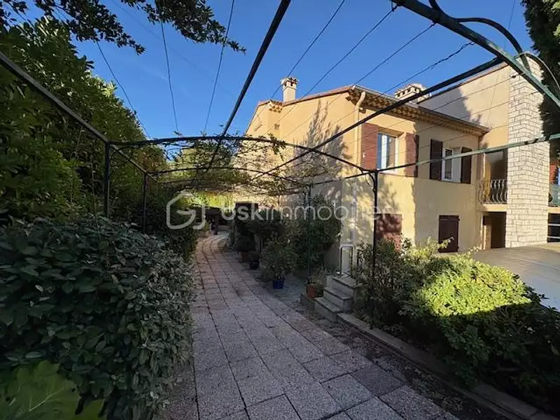 Maison, 210 m²