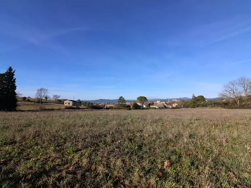 Terrain, 740 m²