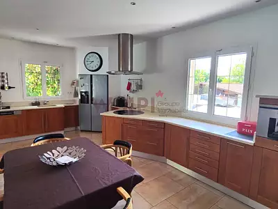 Maison, 243,78 m²