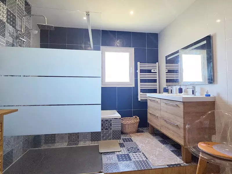 Maison, 240 m²