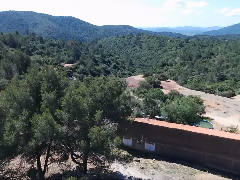 Terrain, 2 385 381 m²