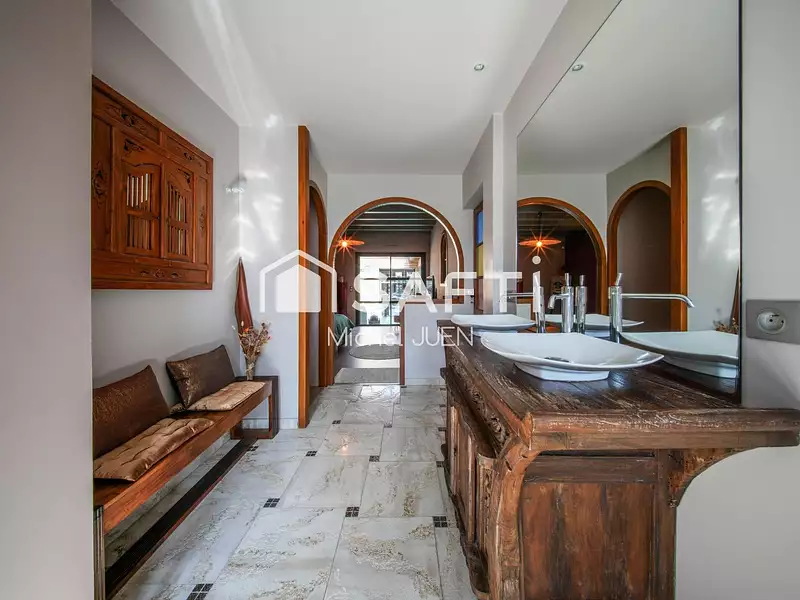Maison, 225 m²