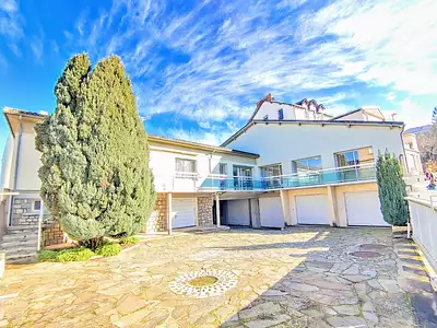 Maison, 570 m²