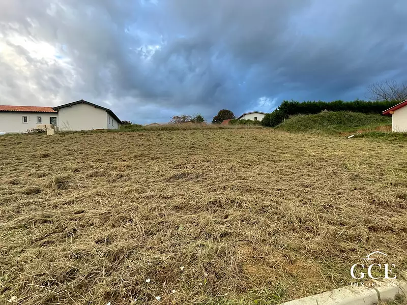 Terrain, 674 m²
