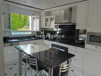 Maison, 165 m²