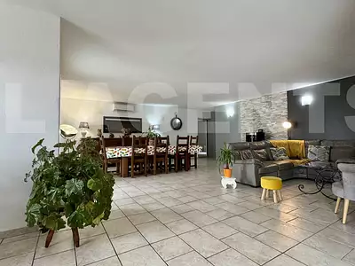 Maison, 215 m²
