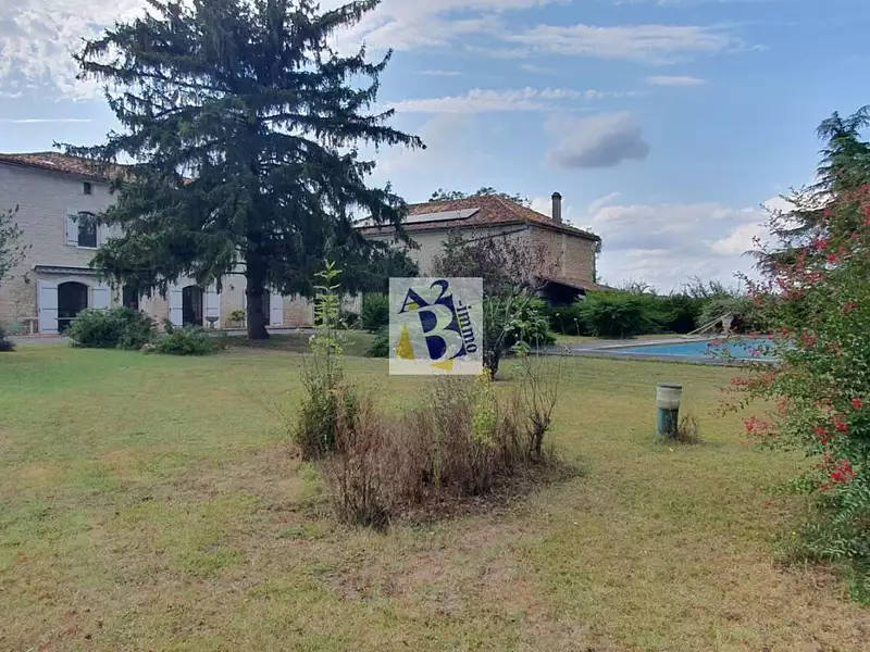 Maison, 221 m²
