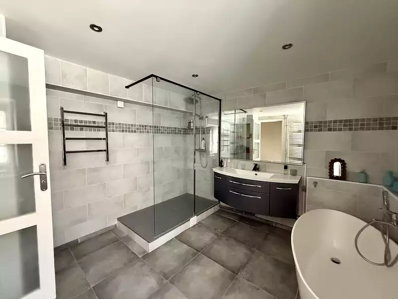 Maison, 250 m²