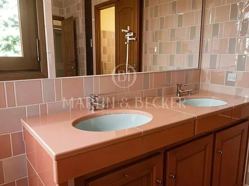 Maison, 246 m²