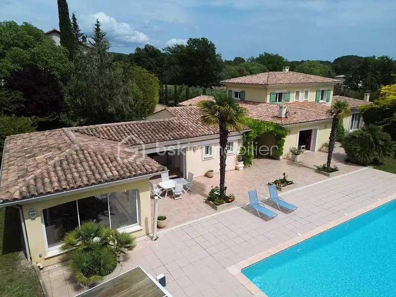 Maison, 239 m²