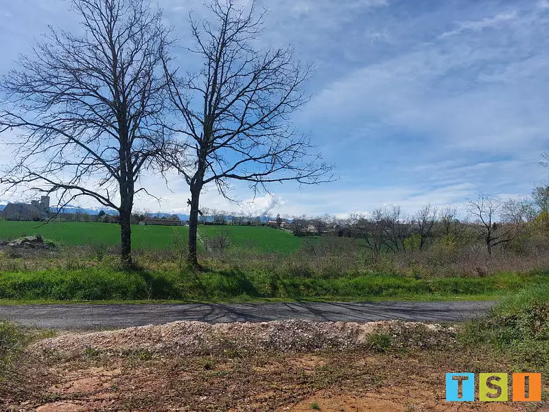 Terrain, 2 003 m²