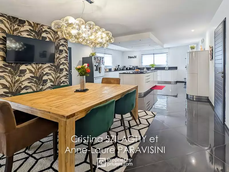 Maison, 285 m²