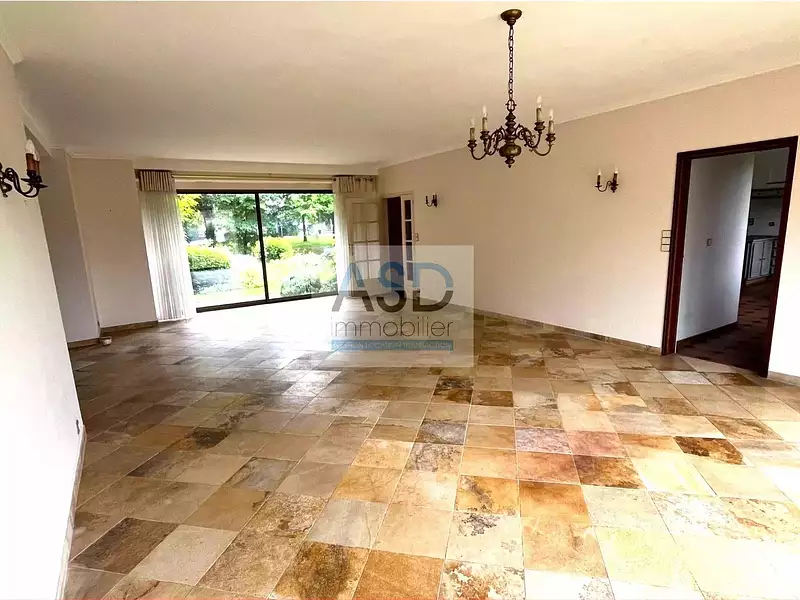 Maison, 240 m²
