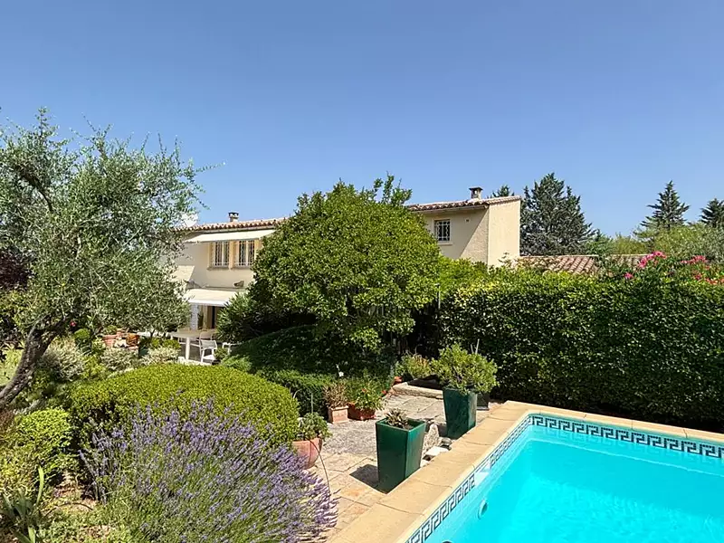 Maison, 166 m²
