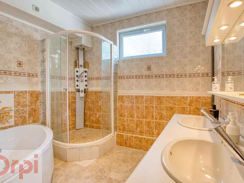 Maison, 333 m²