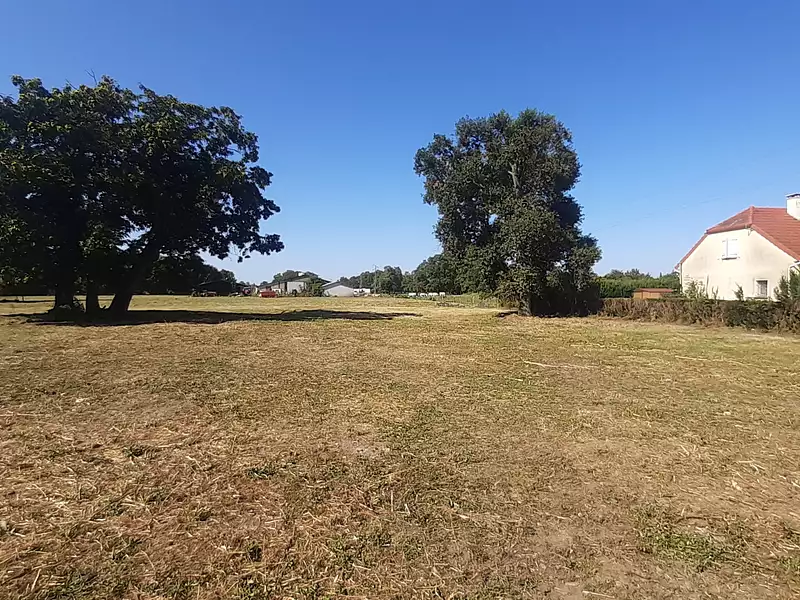 Terrain, 2 200 m²