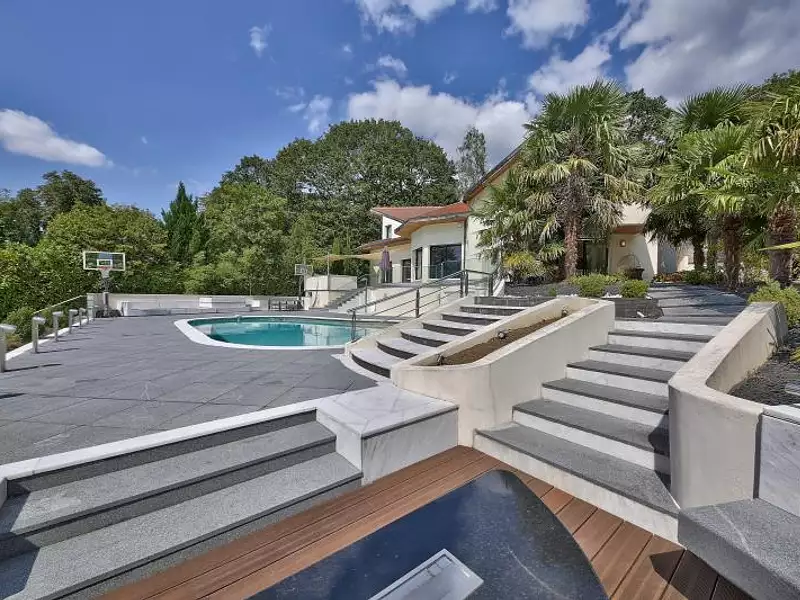 Maison, 603,58 m²
