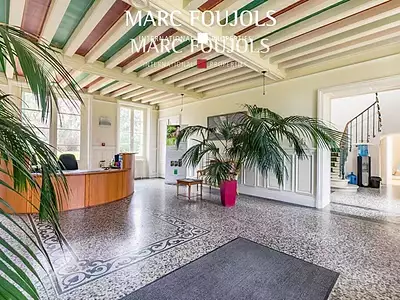Maison, 1 200 m²