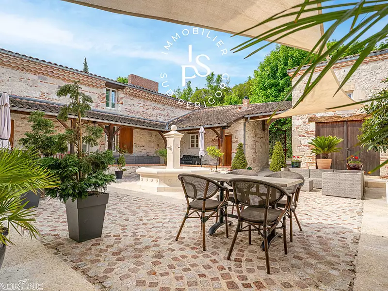 Maison, 666 m²