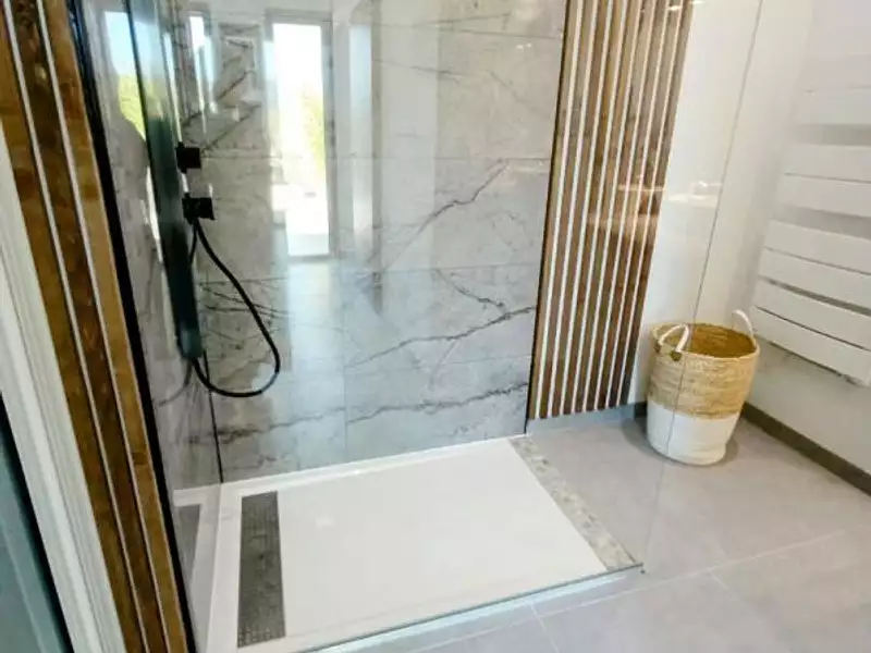 Maison, 225 m²