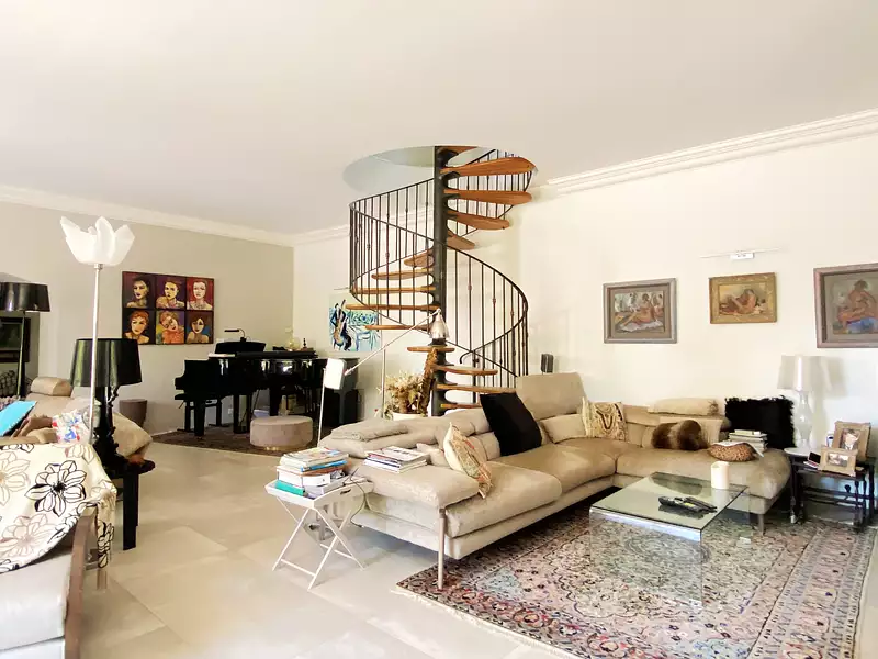 Maison, 240 m²