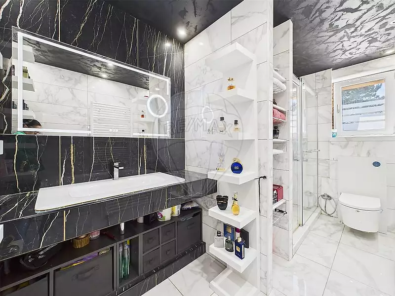Maison, 255 m²