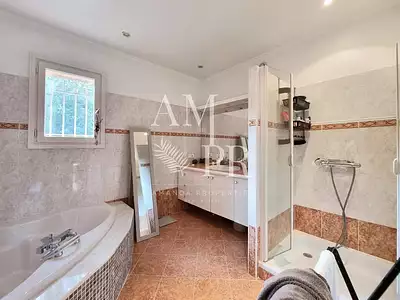 Maison, 215 m²