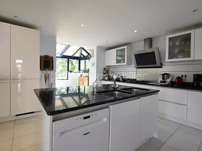 Maison, 303 m²