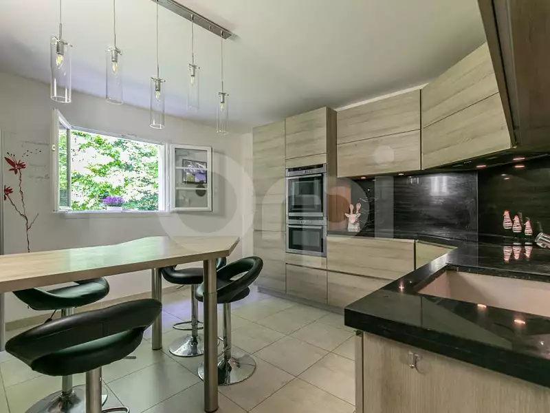 Maison, 195 m²