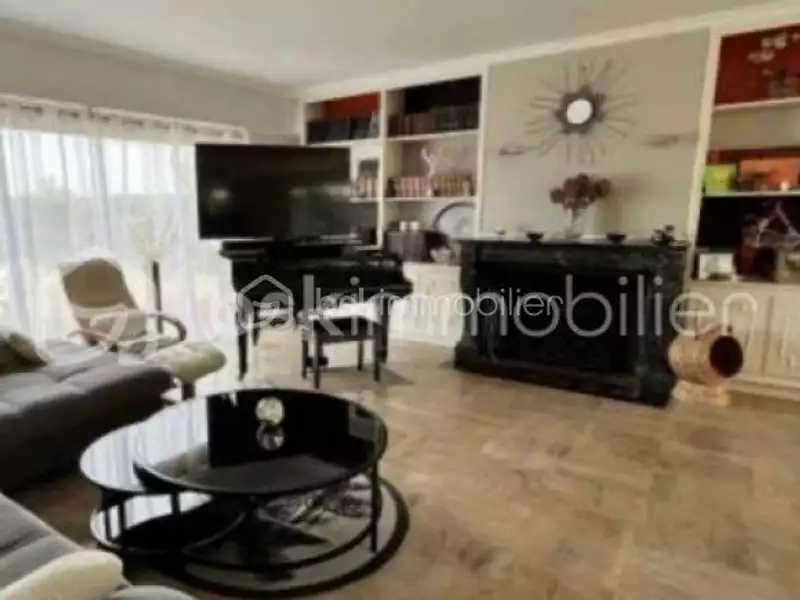 Maison, 230 m²