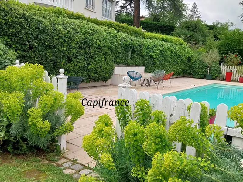 Maison, 230 m²