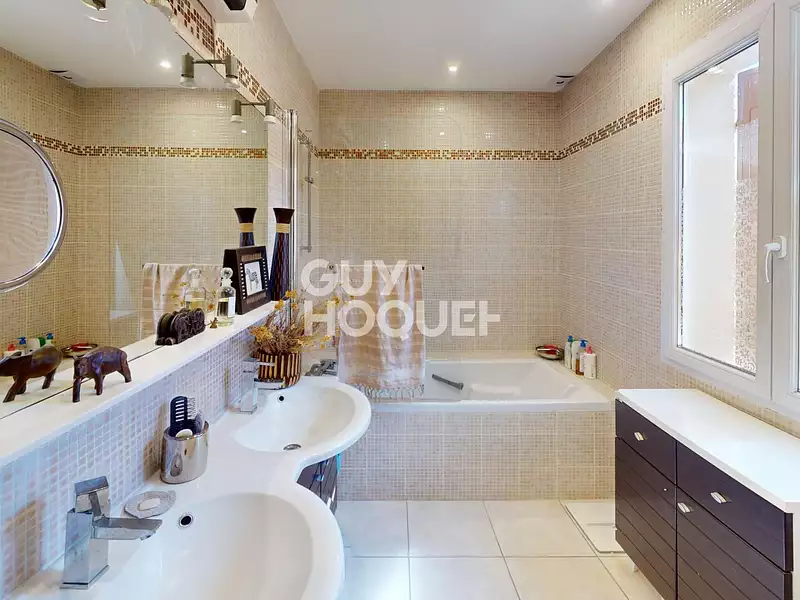 Maison, 220 m²