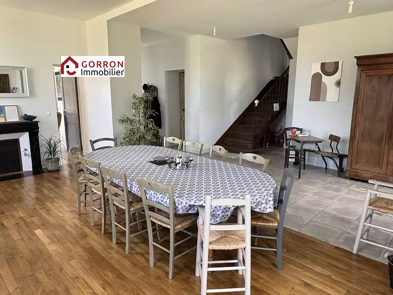 Maison, 255 m²