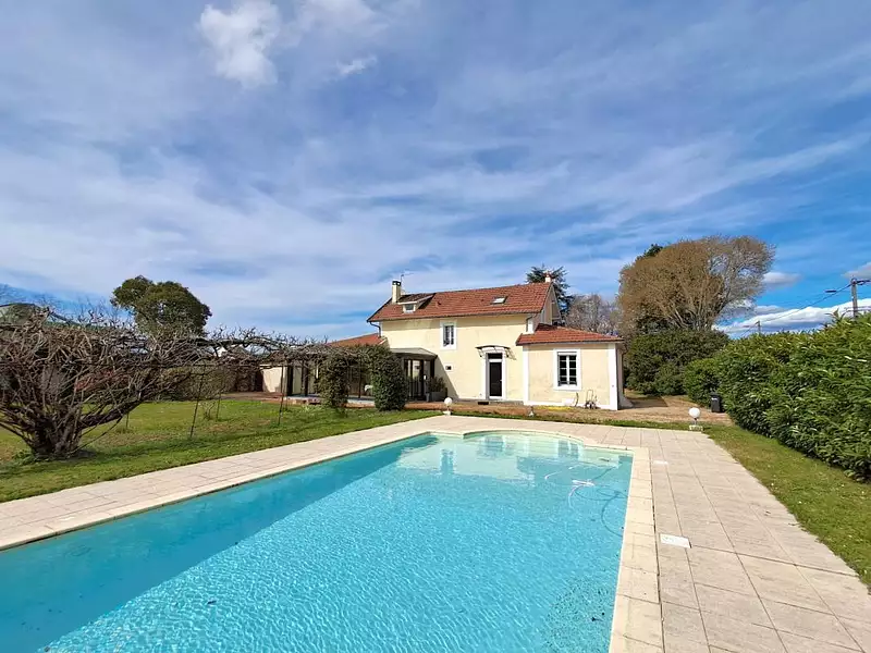 Maison, 242 m²