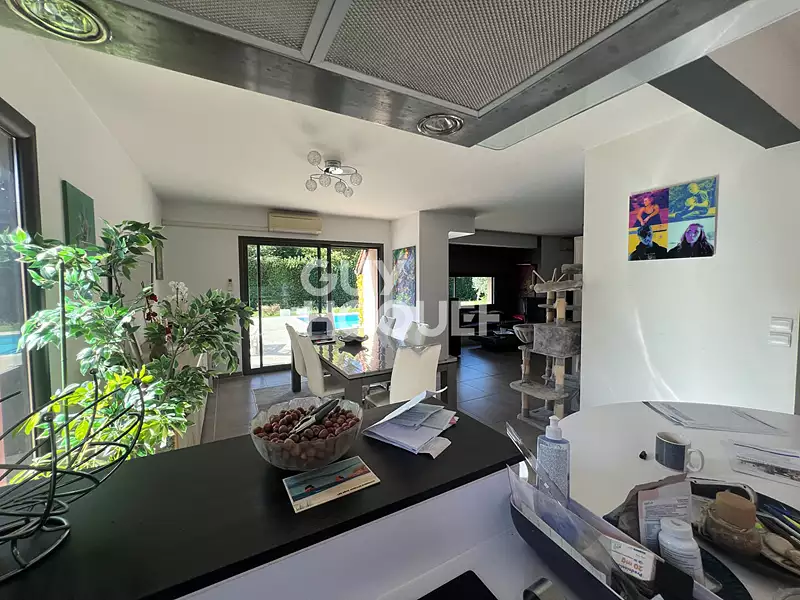 Maison, 195 m²