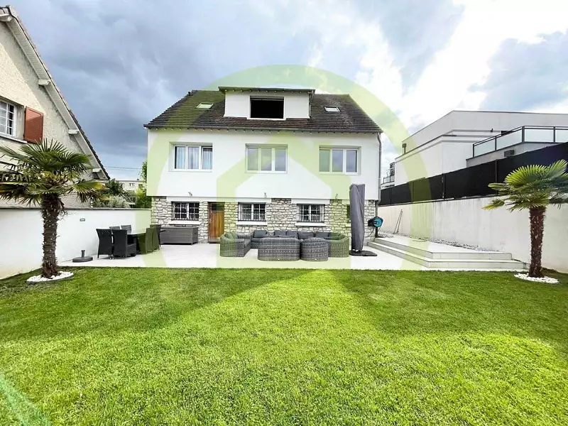 Maison, 230 m²