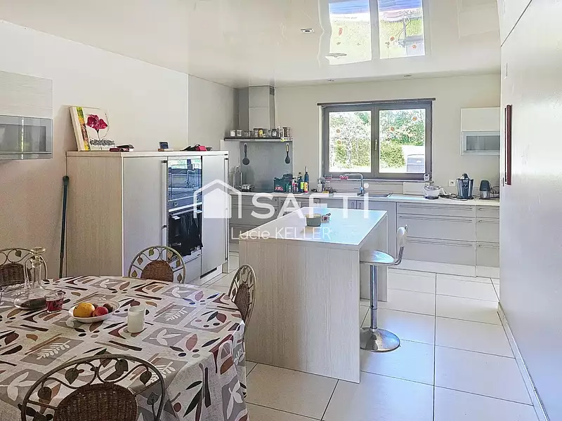 Maison, 230 m²