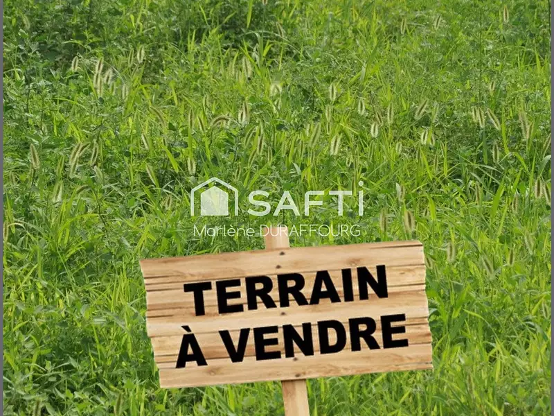 Terrain, 684 m²