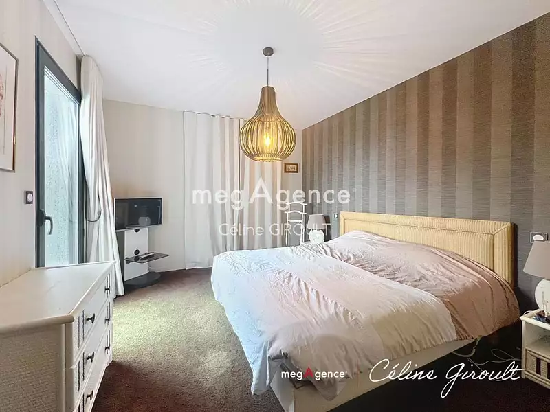 Maison, 240 m²