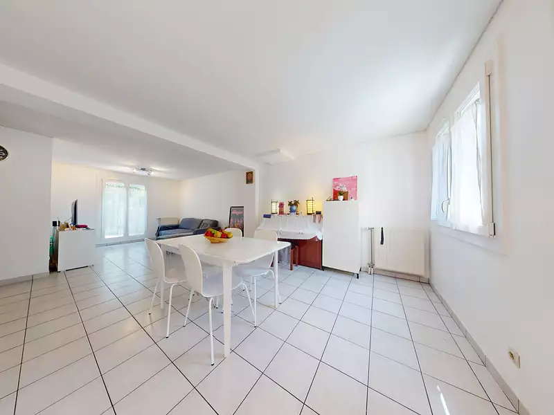 Maison, 94 m²