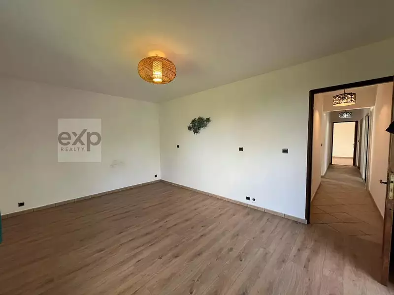 Maison, 230 m²