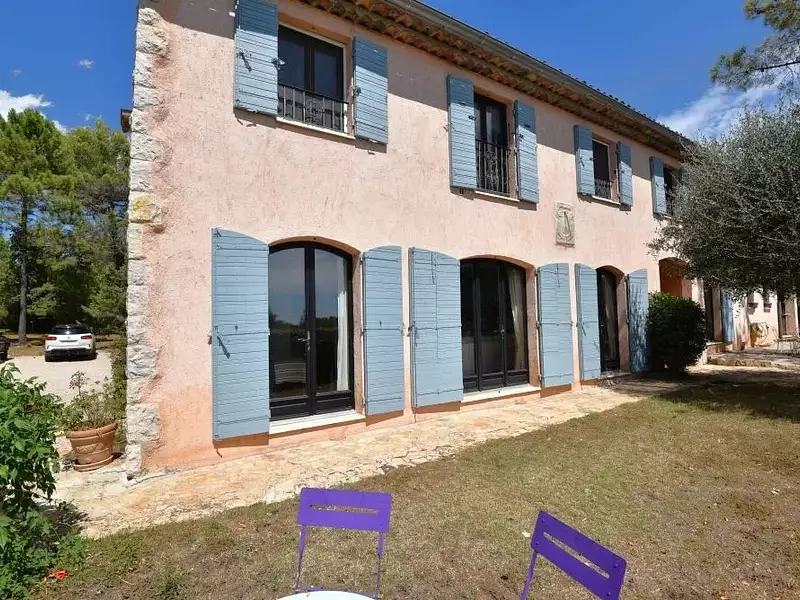 Maison, 196 m²