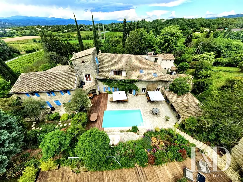 Maison, 1 400 m²