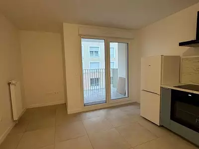 1 049 € CC Appartement • 45 m² • 2 pièces • 1 chambre Bondy (93140)