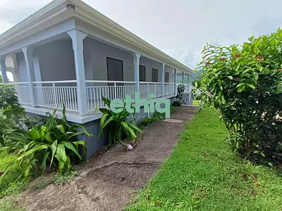 Maison, 225 m²