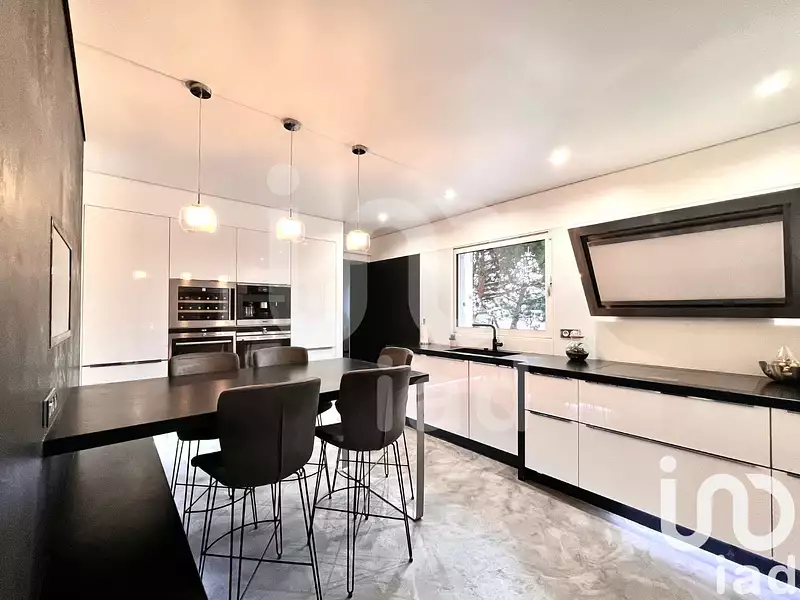 Maison, 256 m²