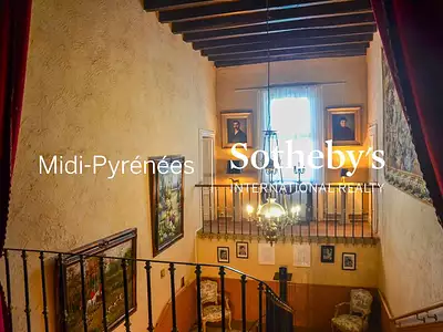 Maison, 1 300 m²