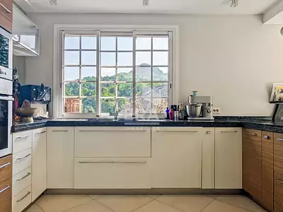 Maison, 225 m²